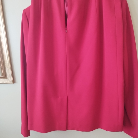 Harve Bernard suit,side button jacket size 10, skirt top zipper split at bottom. - Picture 6 of 6